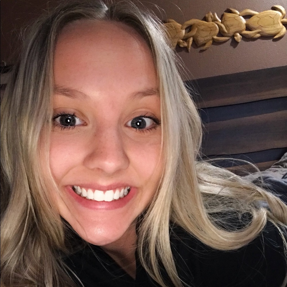 Meet your Posher, Alyssa